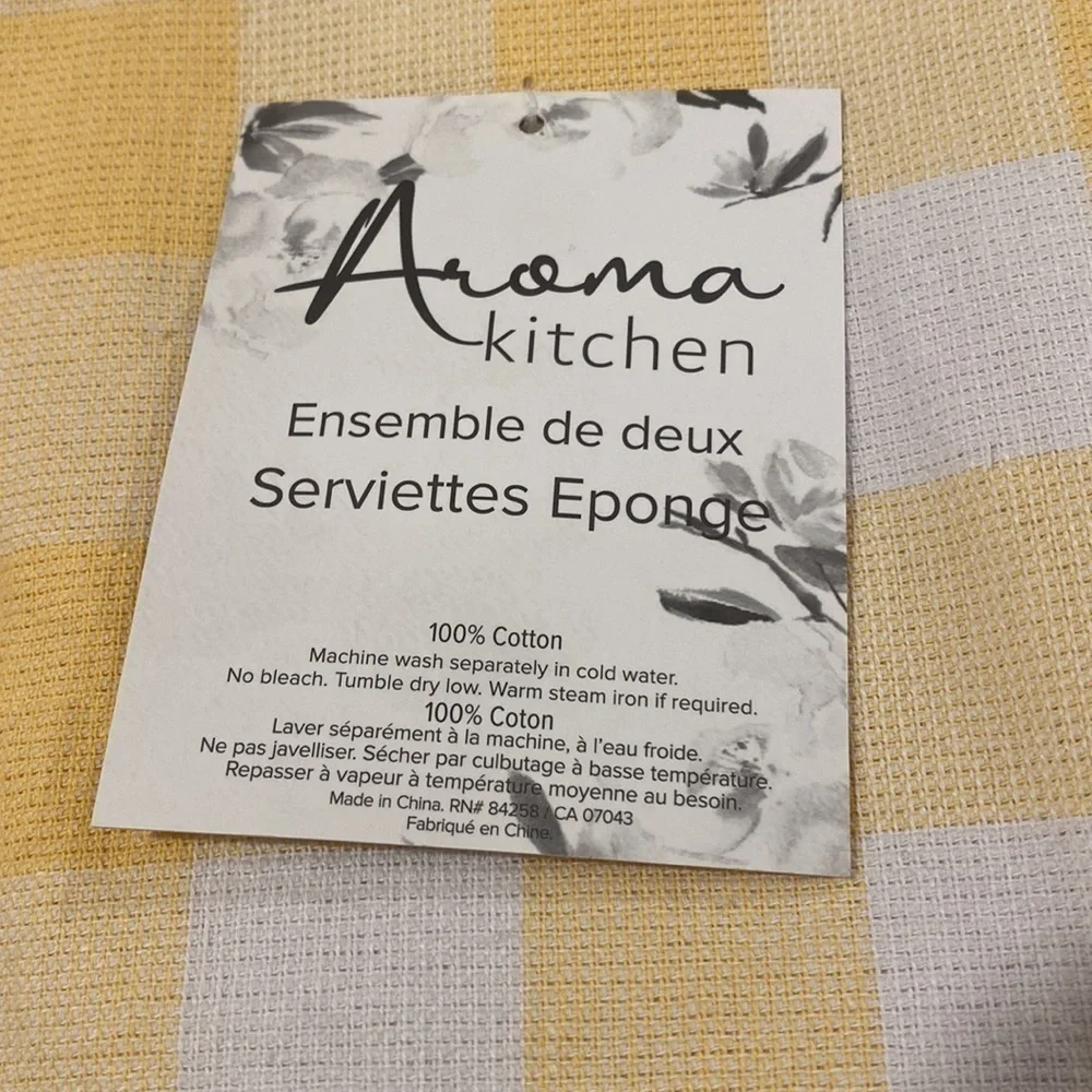 NWT AROMA 100% Cotton SET OF TWO TERRY TOWELS